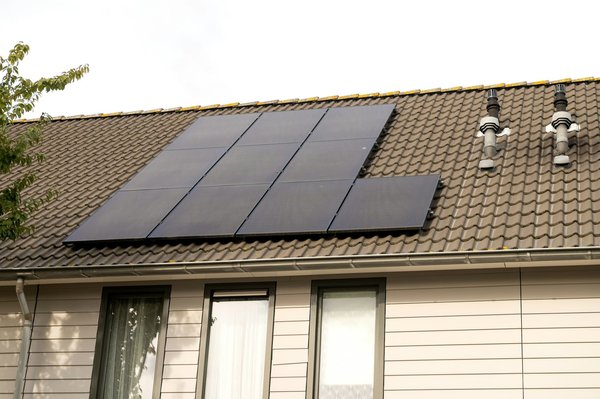 Tuile solaire : comprendre son fonctionnement avant de l'installer